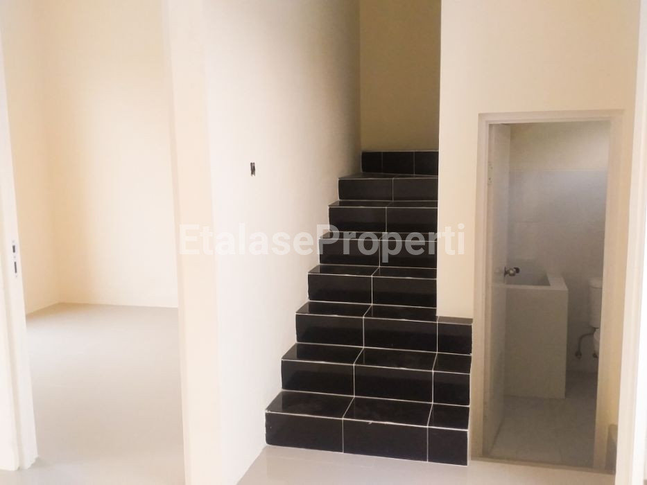 Foto properti ( PRIMARY ) DIJUAL RUMAH 2 LANTAI GREENLAKE WONOREJO TAHAP 5 5
