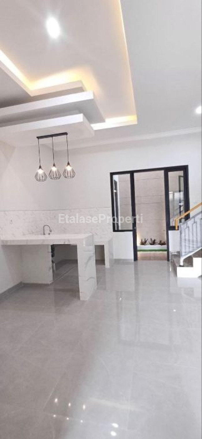 Foto properti Dijual Rumah Baru Gress 2