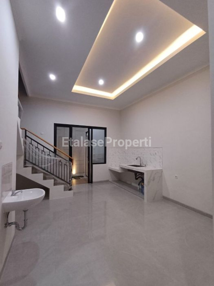 Foto properti Dijual Rumah 2 Lantai Baru Gress 4
