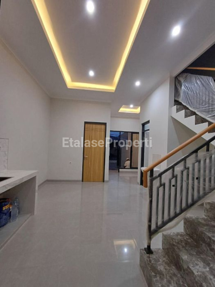 Foto properti Dijual Rumah 2 Lantai Baru Gress 5