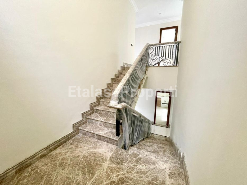Foto properti *Dijual Rumah Baru Graha Famili Spek Premium, Private Cluster* 6