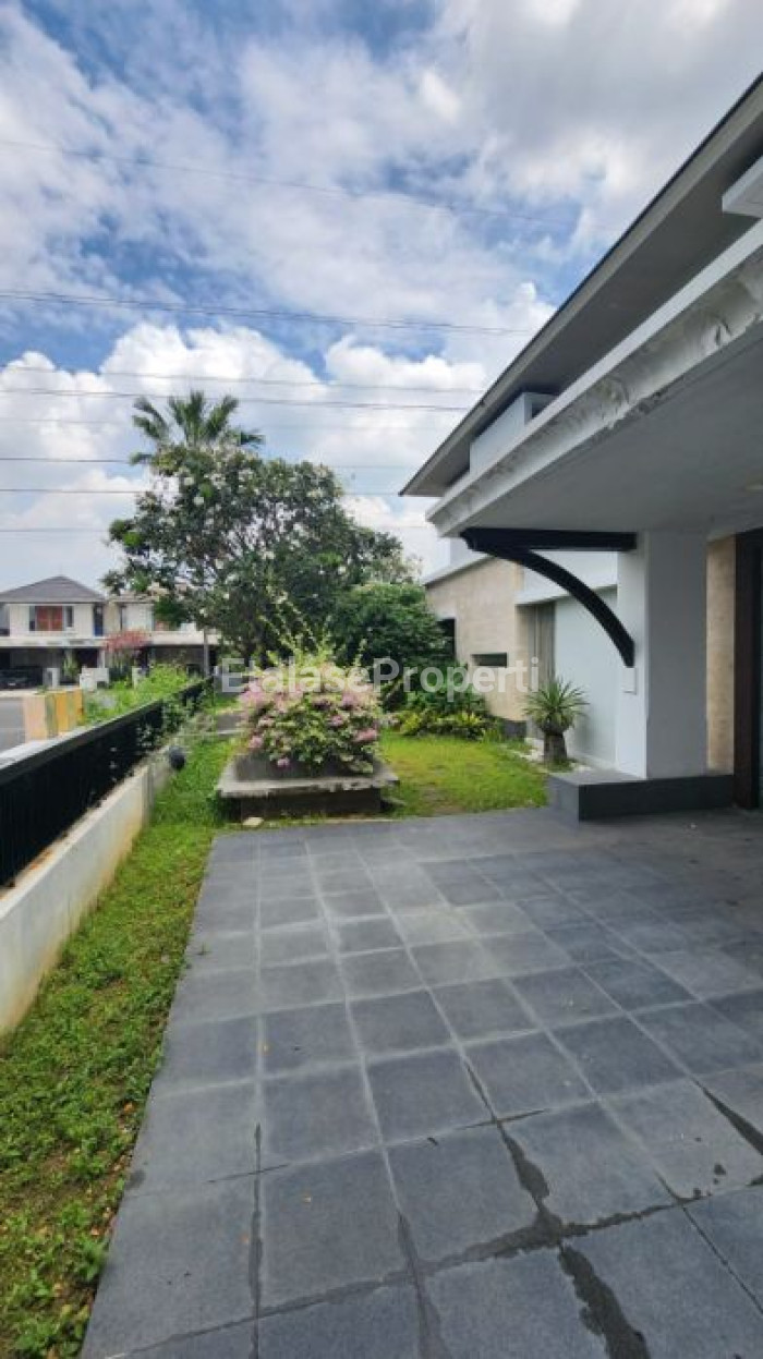 Foto properti *Dijual Rumah Mewah Prambanan Residence, Surabaya Barat* 9