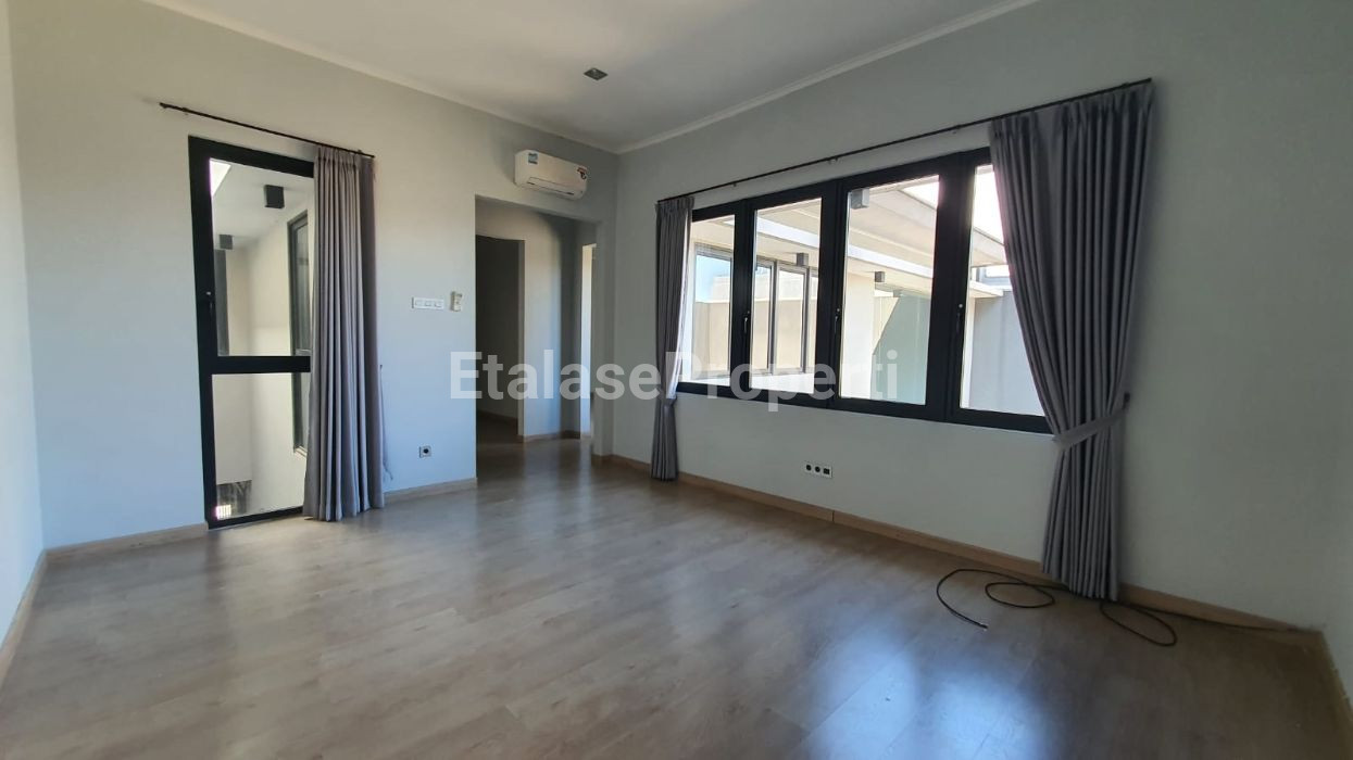 Foto properti Rumah Mewah Graha Family Fasilitas Lengkap Siap Huni Di Daerah ELITE Surabaya Barat 5