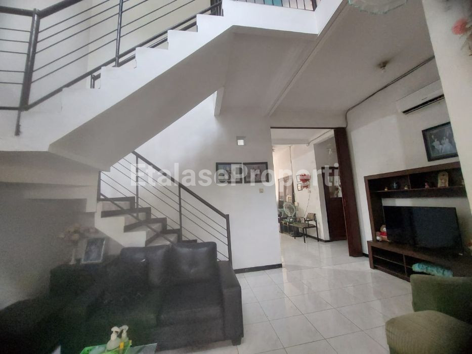Foto properti Dijual Rumah 2 Lantai Siap Huni Di Babatan Pilang Wiyung Surabaya 4