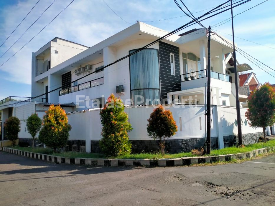 Foto properti Rumah Hook Dharmahusada Indah Utara Deket Galaxy Mall 1
