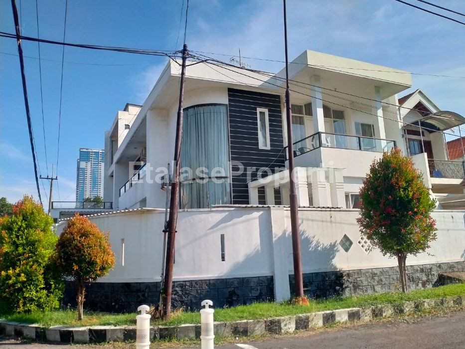 Foto properti Rumah Hook Dharmahusada Indah Utara Deket Galaxy Mall 2