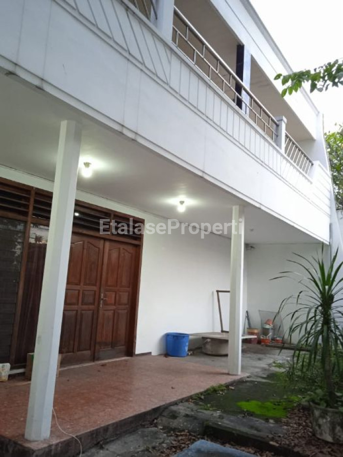 Foto properti *Dijual Rumah 3 Lantai, Raya Dukuh Kupang Barat* 3