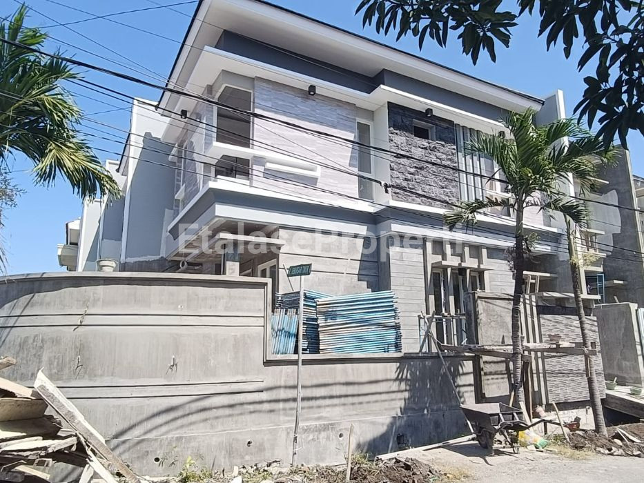 Foto properti Dijual Rumah Baru Minimalis Hook 2 Lt Jemursari 2