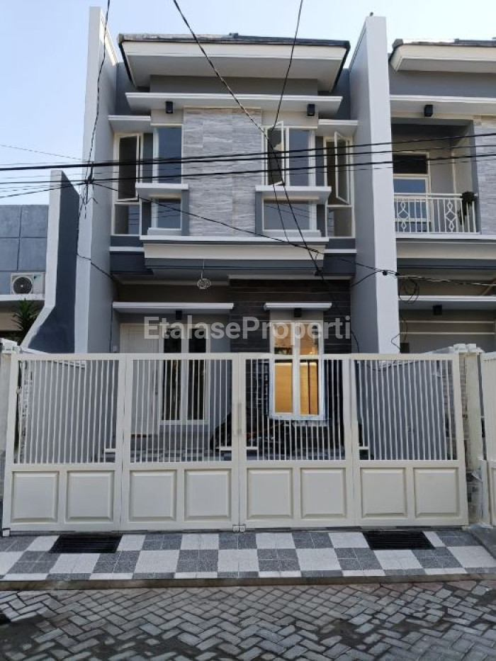 Foto properti Dijual Rumah Baru Minimalis 2 Lt Mulyosari Utara 1