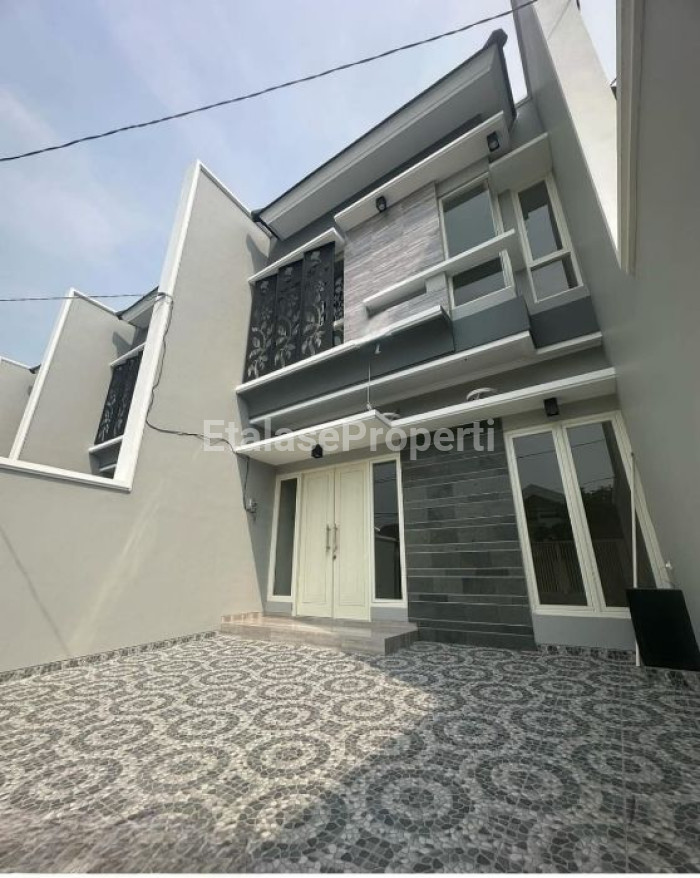 Foto properti Dijual Rumah Baru Minimalis 2 Lt Klampis Anom 3