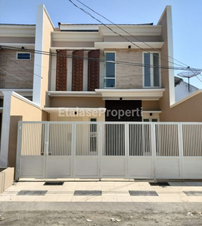 Foto properti Dijual Rumah Baru Minimalis 2 Lt Manyar Kertoadi 1