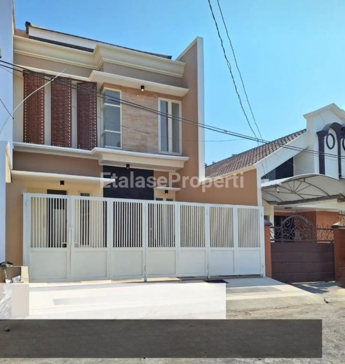 Foto properti Dijual Rumah Baru Minimalis 2 Lt Manyar Kertoadi 2