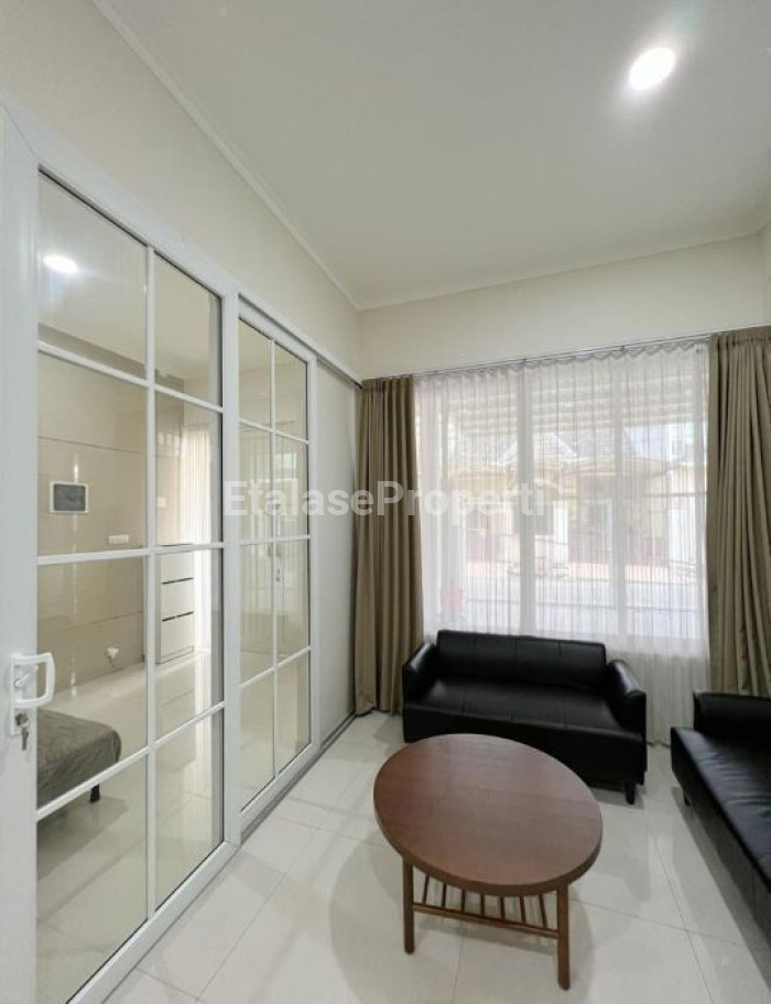 Foto properti Dijual Rumah Modern Minimalis 2 Lt Sutorejo Utara 2