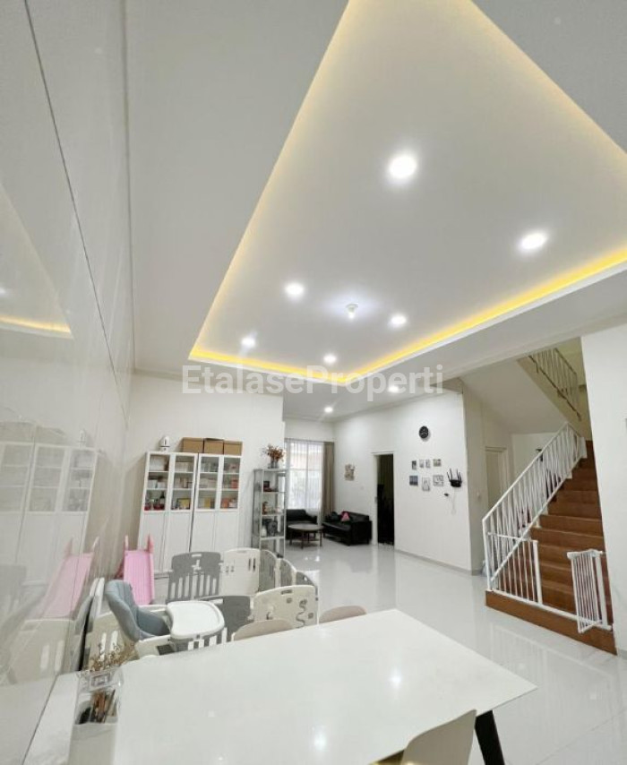 Foto properti Dijual Rumah Modern Minimalis 2 Lt Sutorejo Utara 7