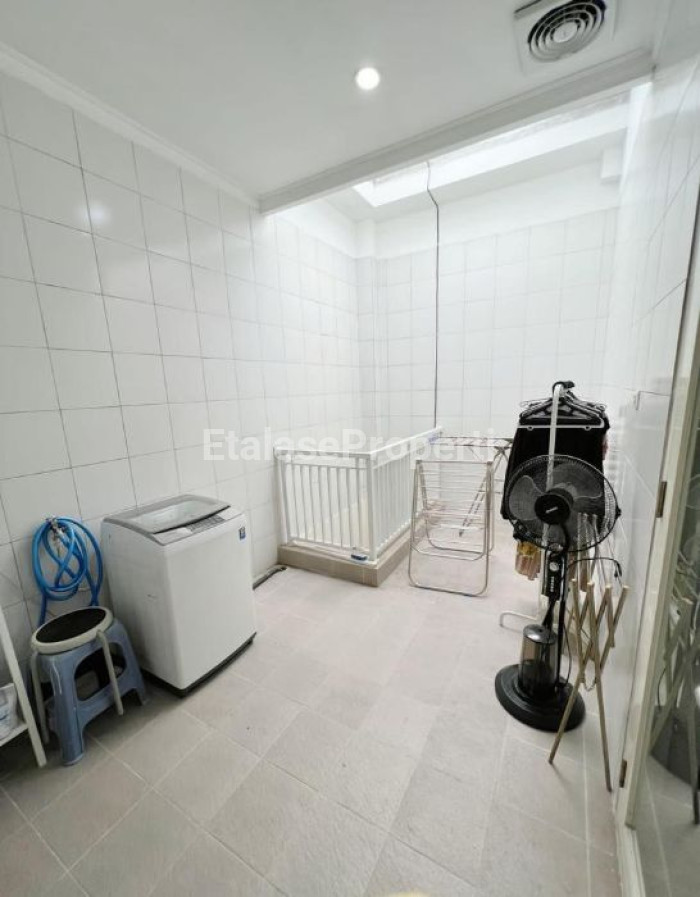Foto properti Dijual Rumah Modern Minimalis 2 Lt Sutorejo Utara 10