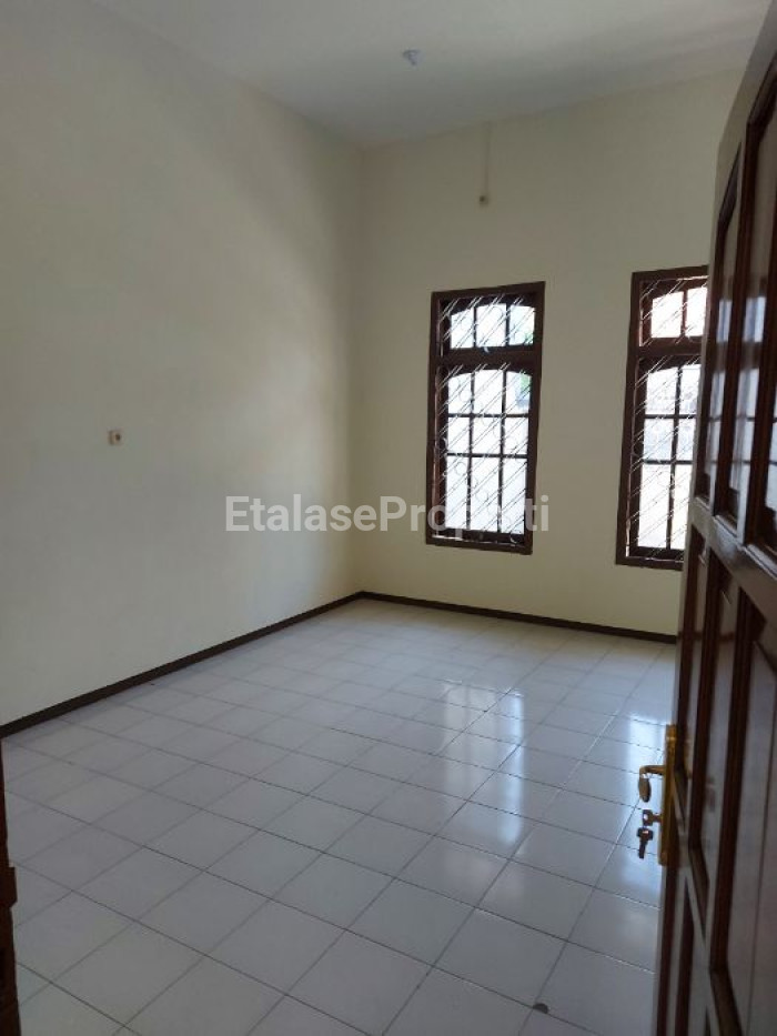 Foto properti Disewakan Rumah Baru Renovasi Lebak Arum 9