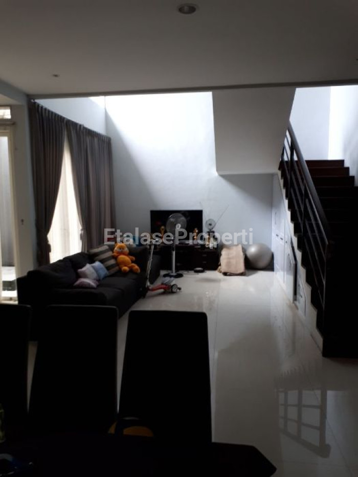 Foto properti Rumah Taman Pondok Indah Wiyung Surabaya 4