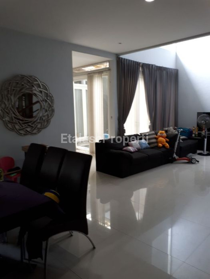 Foto properti Rumah Taman Pondok Indah Wiyung Surabaya 8