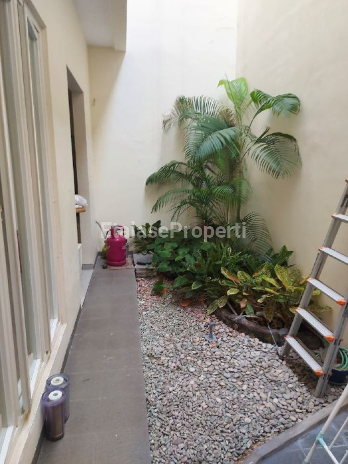 Foto properti Dijual Rumah Strategis Full Furnished 2 Lt Dharma Indah Regency 5