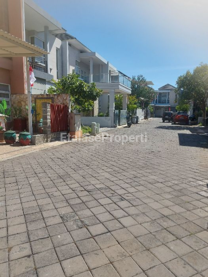 Foto properti Dijual Rumah Strategis Full Furnished 2 Lt Dharma Indah Regency 10