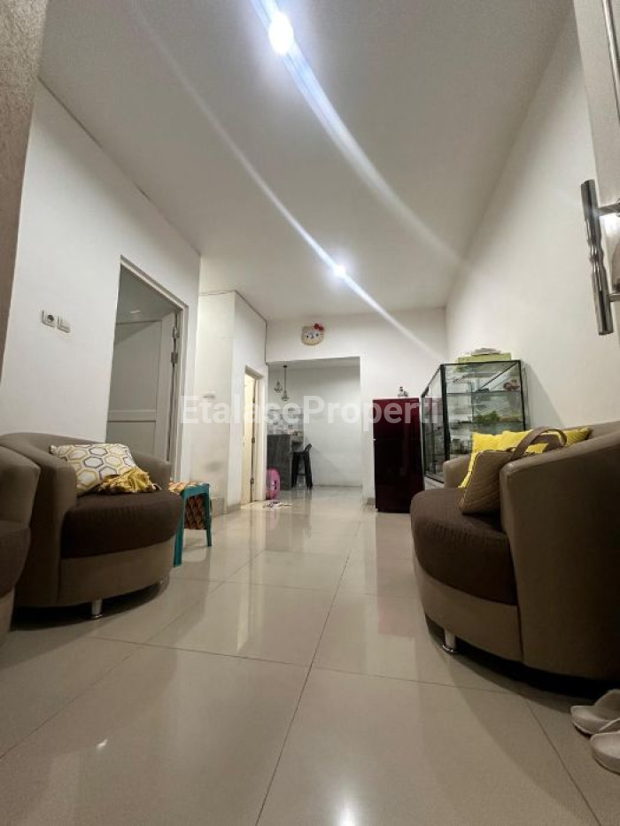 Foto properti Rumah Surabaya Kota, Sangat Terawat, Harga Nego Sampai Deal. 4