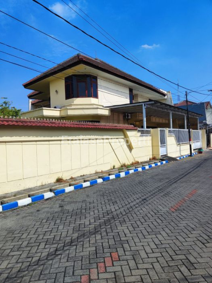 Foto properti Dijual Cepat Rumah Hitung Tanah Hook Simpang Darmo Permai Selatan 2