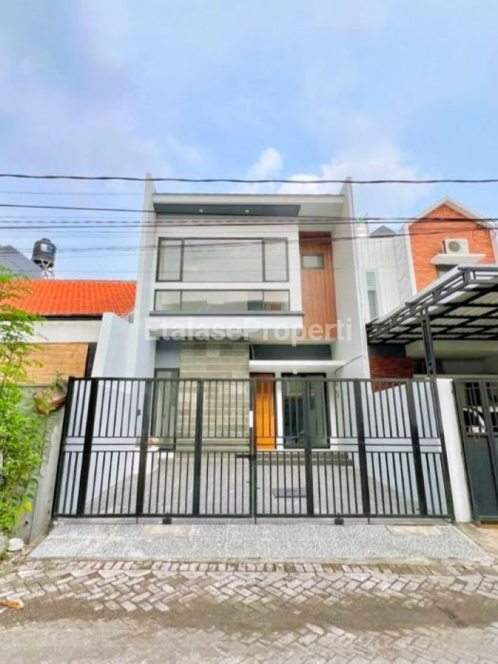 Foto properti Dijual Rumah Baru 2 Lantai Klampis Semolo Tengah Dekat Hokky Supermaket 1
