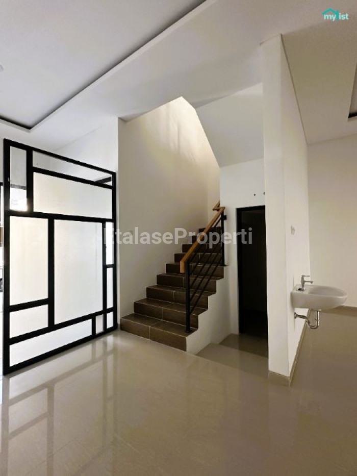 Foto properti Dijual Rumah Baru 2 Lantai Klampis Semolo Tengah Dekat Hokky Supermaket 3