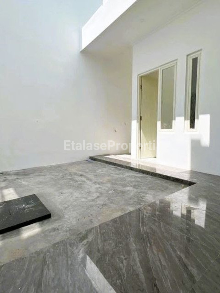 Foto properti Dijual Rumah Baru 2 Lantai Minimalis Manyar Kertoadi Dekat Galaxy Mall 2