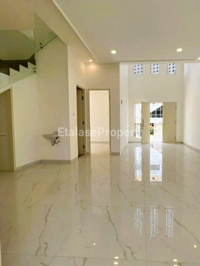 Foto properti Dijual Rumah Baru 2 Lantai Minimalis Manyar Kertoadi Dekat Galaxy Mall 6
