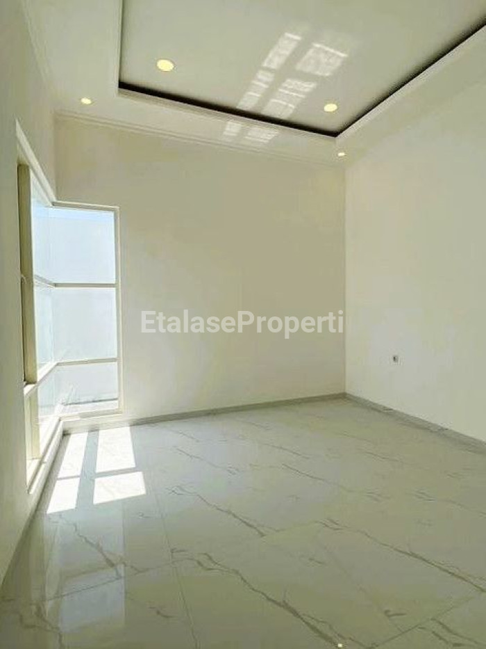 Foto properti Dijual Rumah Baru 2 Lantai Minimalis Manyar Kertoadi Dekat Galaxy Mall 8