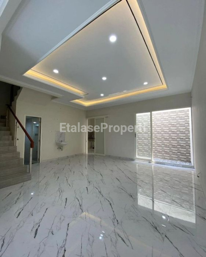 Foto properti Rumah Baru 2 Lantai Manyar Tirtomoyo Dekat Sekolah Petra Manyar 6