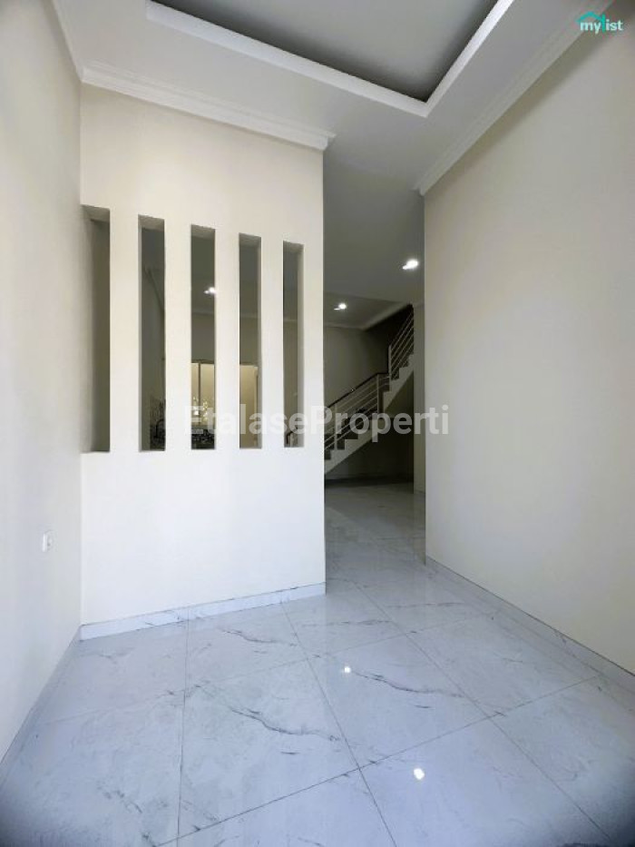 Foto properti Rumah Baru 2 Lantai Mulyosari Utara Minimalis Modern 6