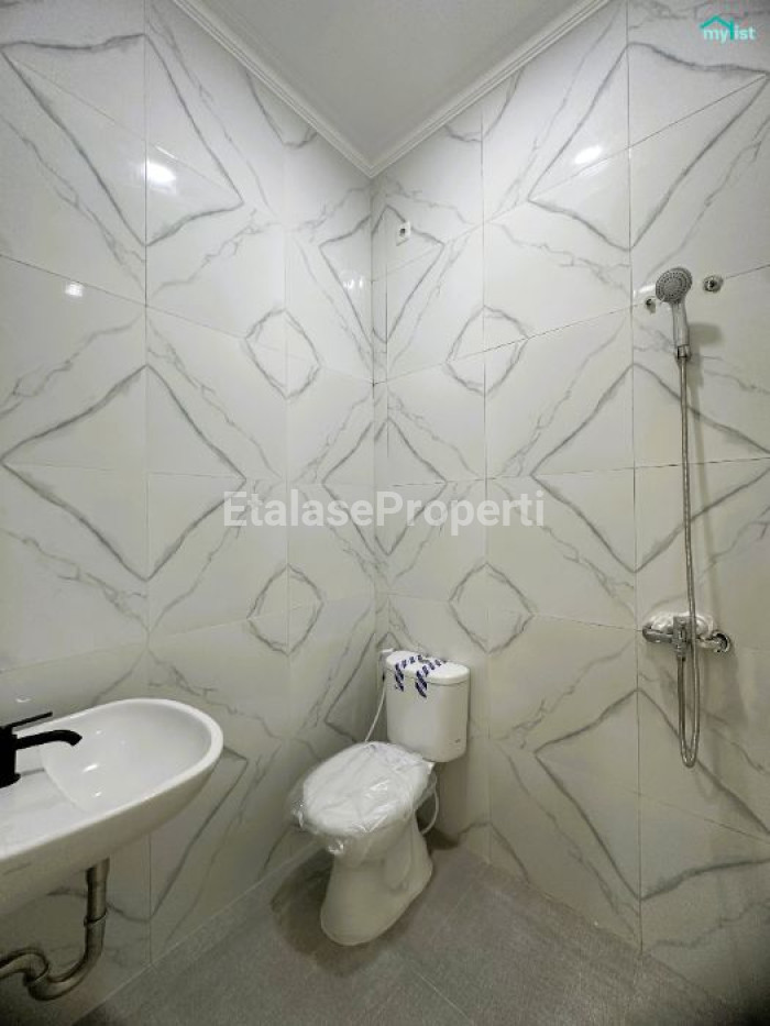 Foto properti Rumah Baru 2 Lantai Mulyosari Utara Minimalis Modern 7