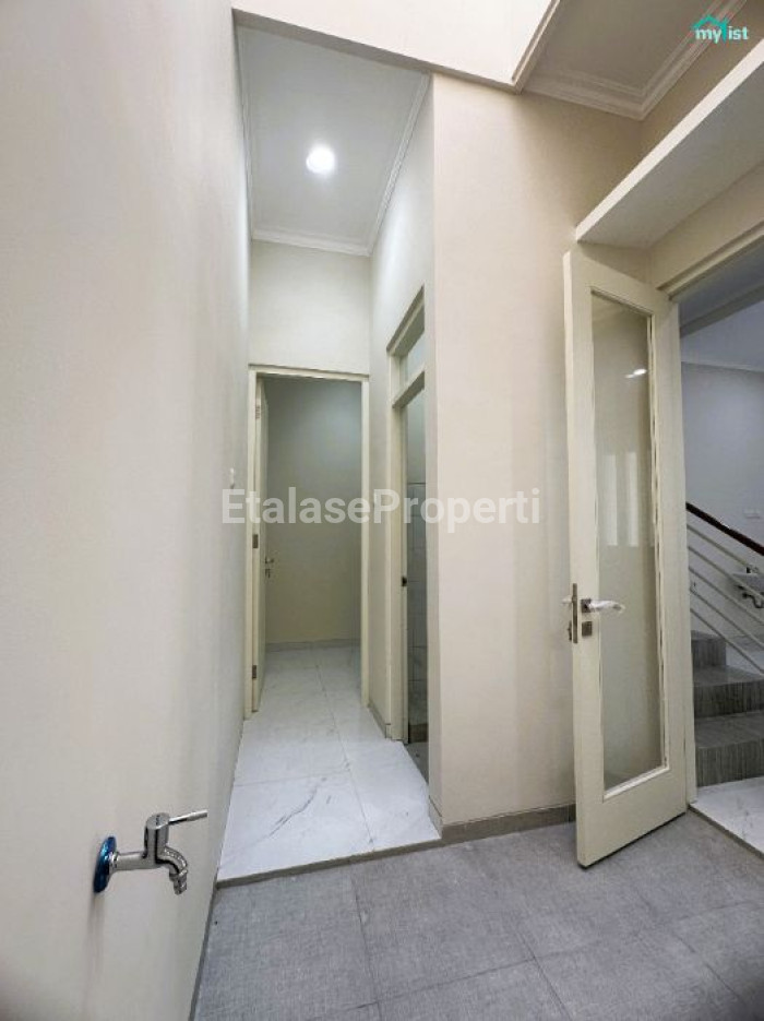 Foto properti Rumah Baru 2 Lantai Mulyosari Utara Minimalis Modern 10