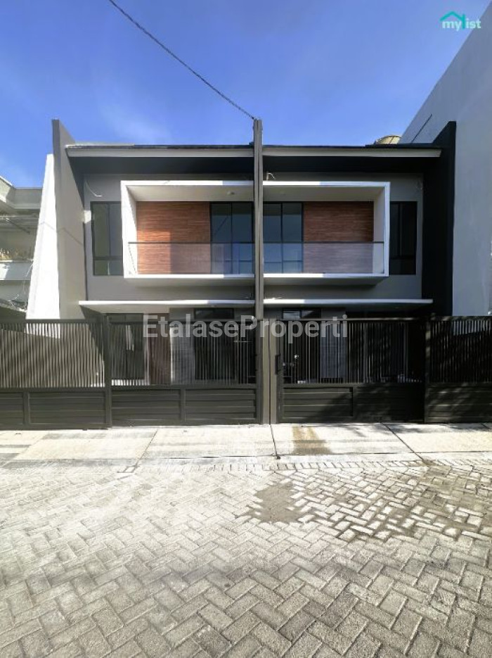 Foto properti Rumah Baru 2 Lt Mewah Kekinian Manyar Kertoadi 2 Unit Jejer 1