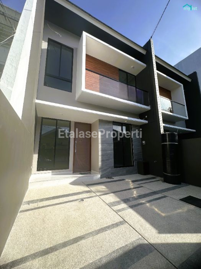 Foto properti Rumah Baru 2 Lt Mewah Kekinian Manyar Kertoadi 2 Unit Jejer 2