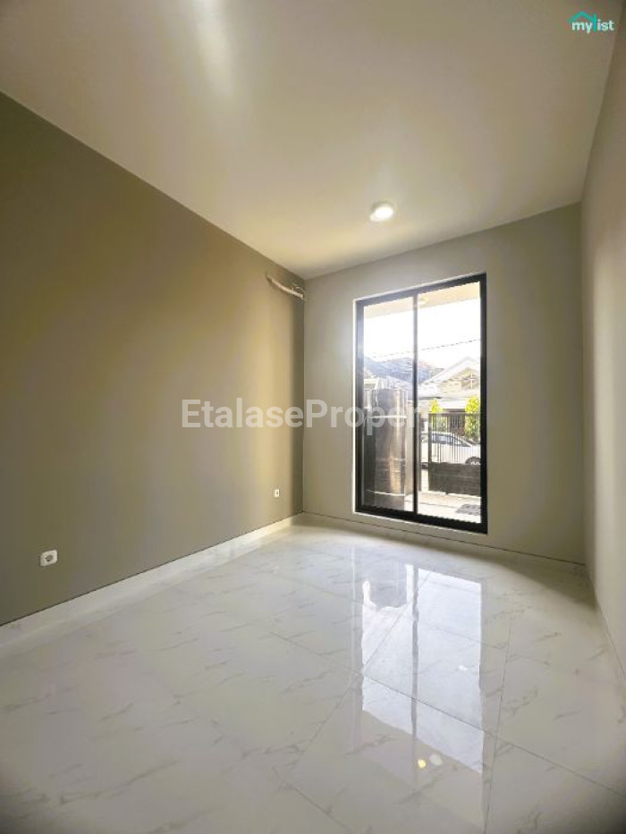 Foto properti Rumah Baru 2 Lt Mewah Kekinian Manyar Kertoadi 2 Unit Jejer 3