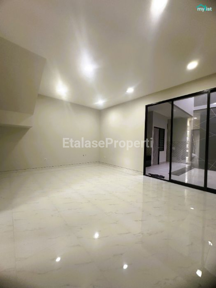 Foto properti Rumah Baru 2 Lt Mewah Kekinian Manyar Kertoadi 2 Unit Jejer 7