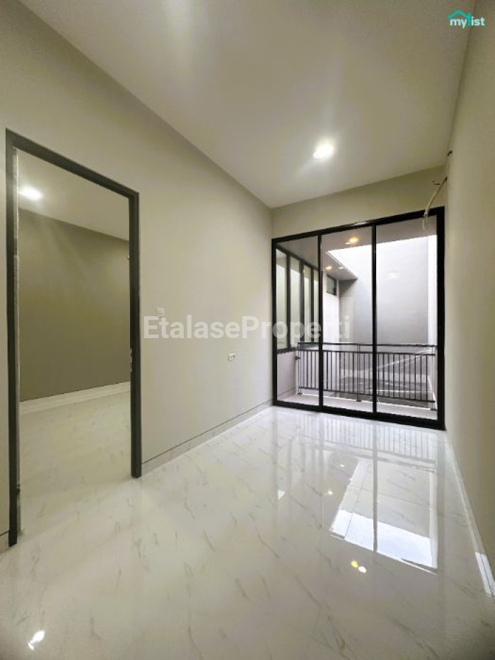 Foto properti Rumah Baru 2 Lt Mewah Kekinian Manyar Kertoadi 2 Unit Jejer 9