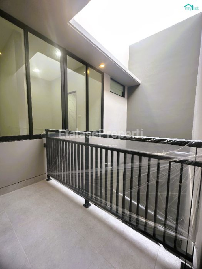 Foto properti Rumah Baru 2 Lt Mewah Kekinian Manyar Kertoadi 2 Unit Jejer 10