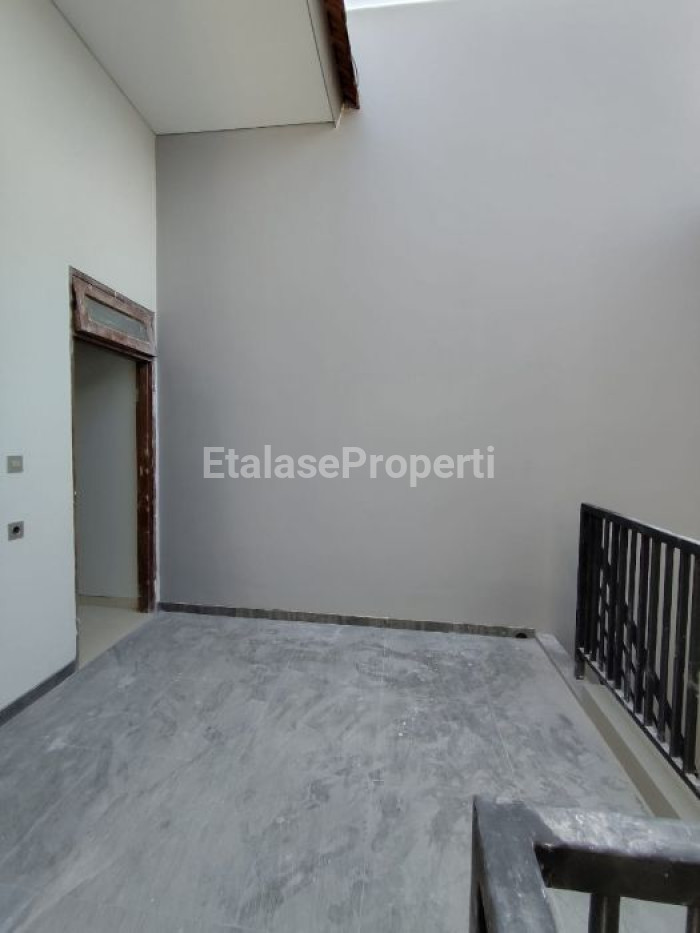 Foto properti Jual Rumah Baru Manyar 2