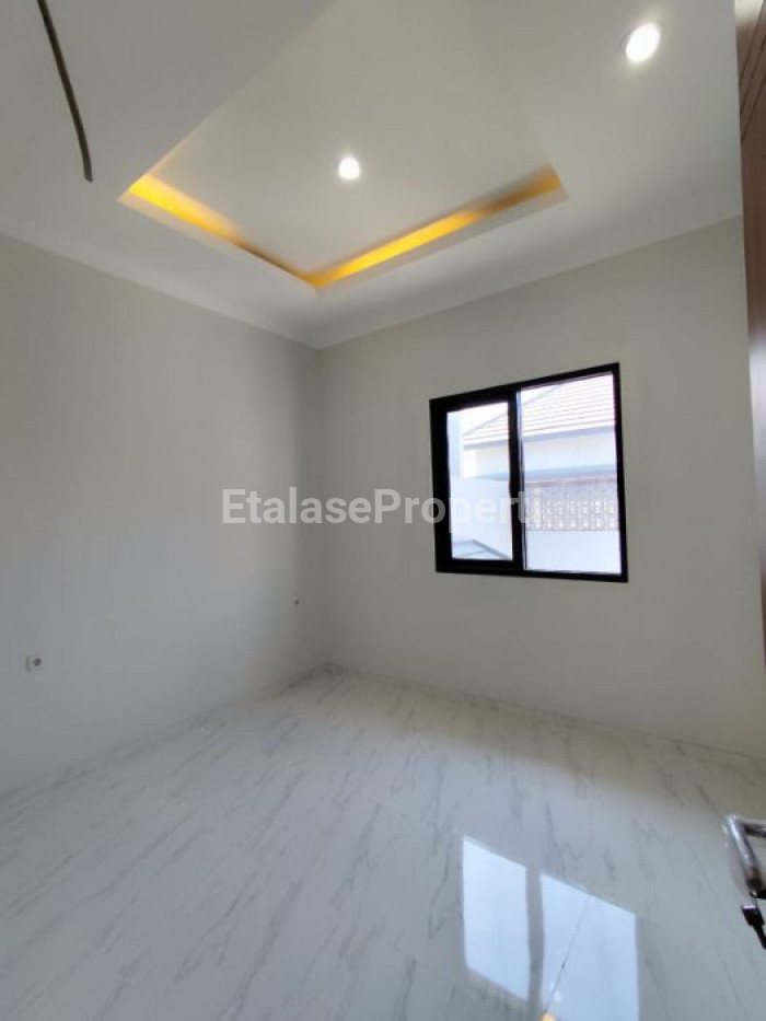 Foto properti Jual Rumah Baru Rungkut Asri 2