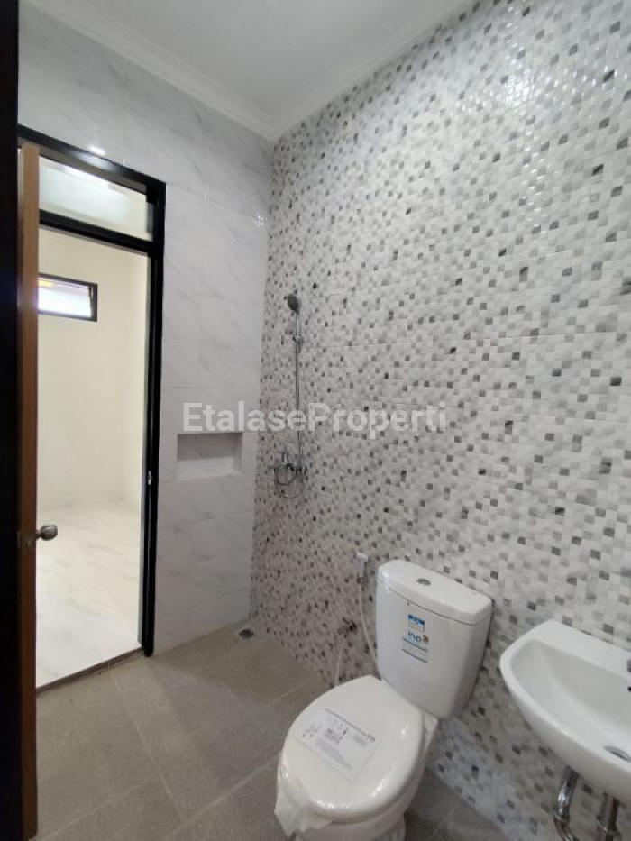 Foto properti Jual Rumah Baru Rungkut Asri 3