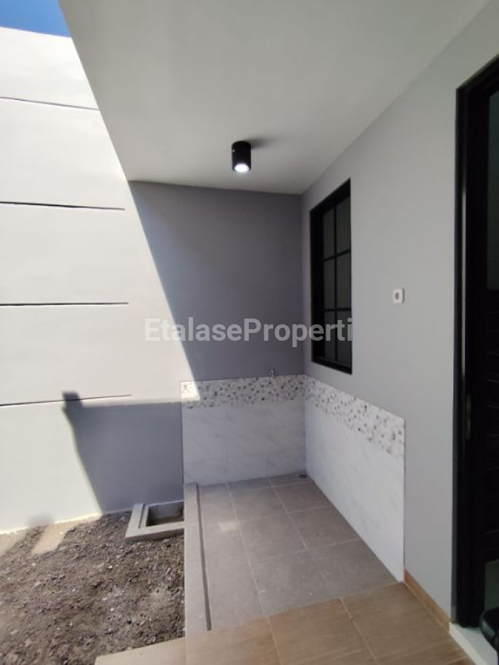 Foto properti Jual Rumah Baru Rungkut Asri 9