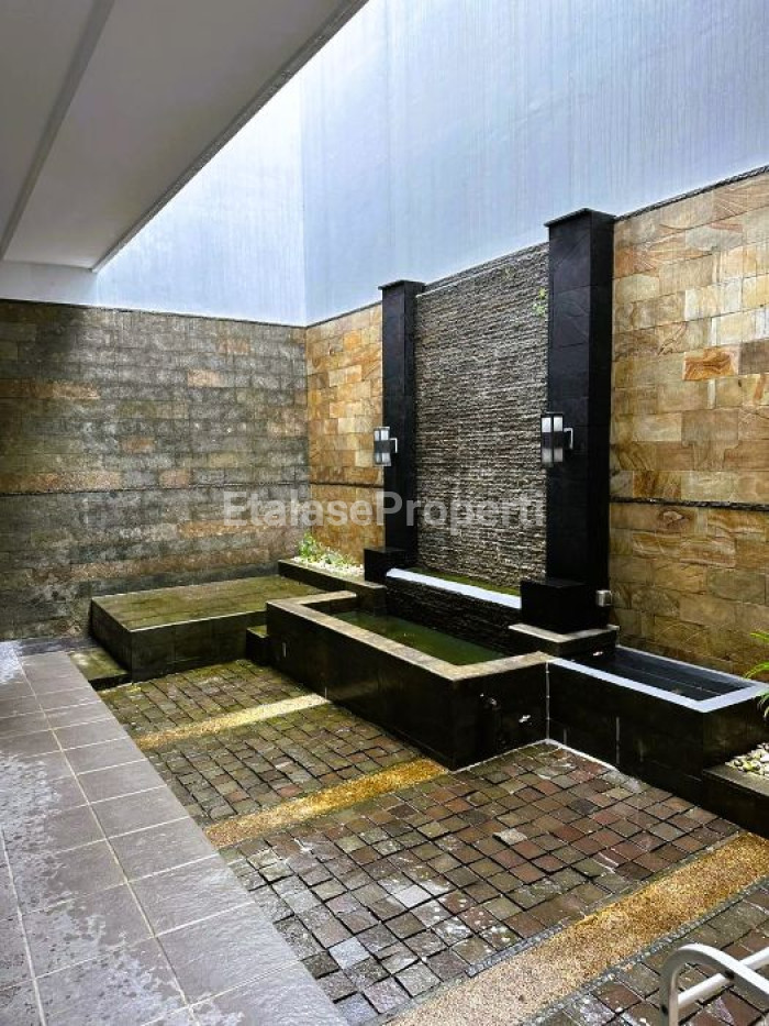 Foto properti Dijual / Disewakan Rumah Siap Huni Semi Furnished Dian Istana Park Avenue 3