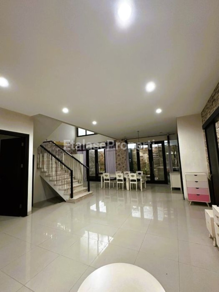 Foto properti Dijual / Disewakan Rumah Siap Huni Semi Furnished Dian Istana Park Avenue 3
