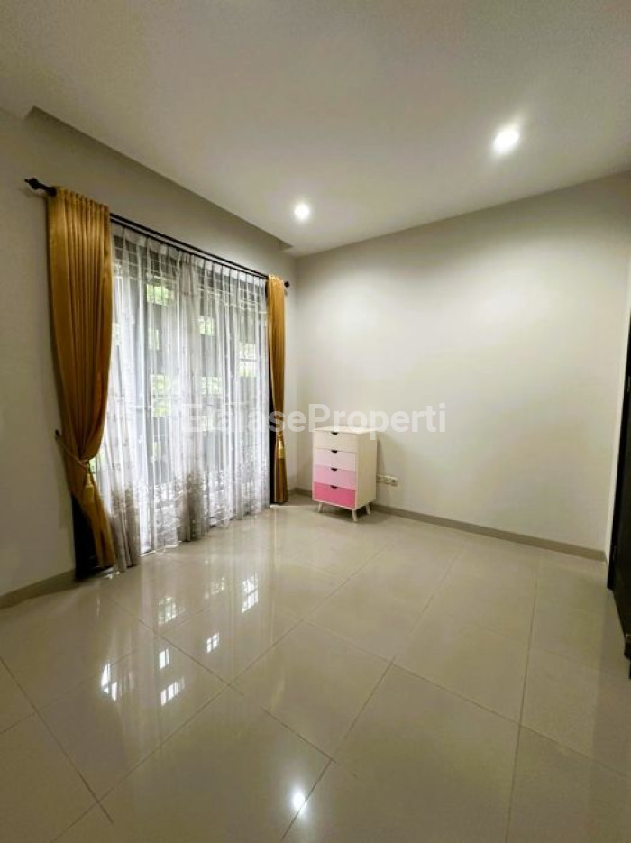 Foto properti Dijual / Disewakan Rumah Siap Huni Semi Furnished Dian Istana Park Avenue 4