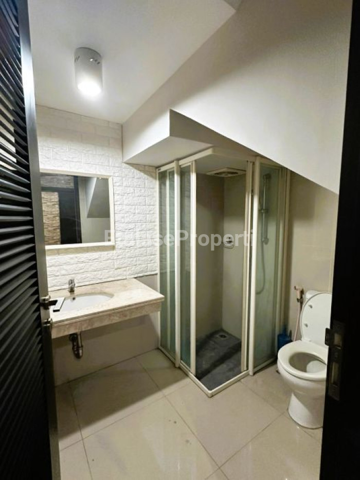 Foto properti Dijual / Disewakan Rumah Siap Huni Semi Furnished Dian Istana Park Avenue 6
