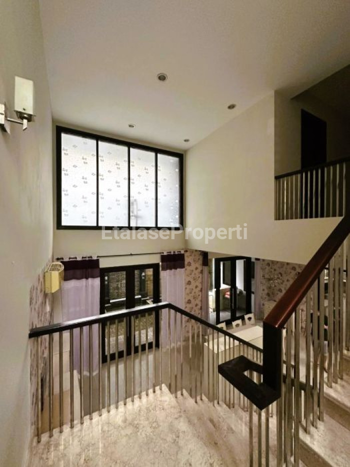 Foto properti Dijual / Disewakan Rumah Siap Huni Semi Furnished Dian Istana Park Avenue 9
